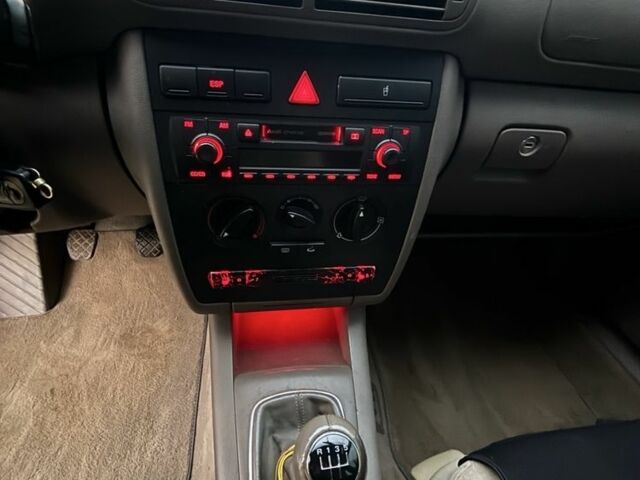 Синій Ауді А3, об'ємом двигуна 1.8 л та пробігом 220 тис. км за 3800 $, фото 5 на Automoto.ua