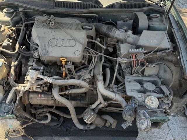 Зеленый Ауди А3, объемом двигателя 1.6 л и пробегом 400 тыс. км за 1550 $, фото 4 на Automoto.ua