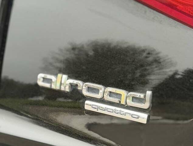 Черный Ауди А4 Олроуд, объемом двигателя 1.98 л и пробегом 236 тыс. км за 10800 $, фото 5 на Automoto.ua