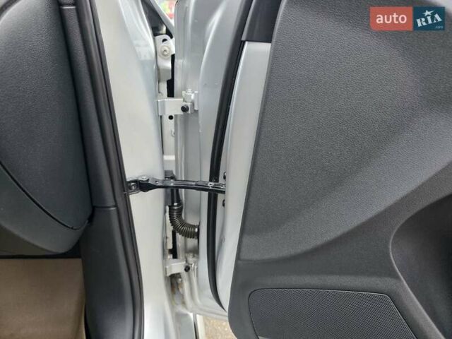 Серый Ауди А4 Олроуд, объемом двигателя 2 л и пробегом 207 тыс. км за 12777 $, фото 73 на Automoto.ua