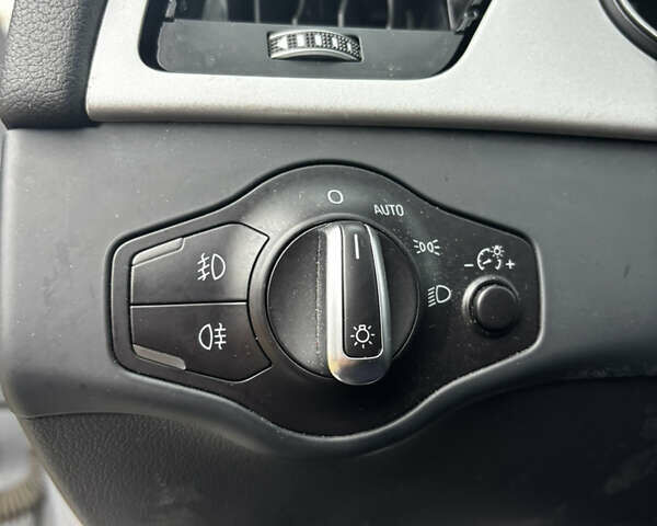 Серый Ауди А4 Олроуд, объемом двигателя 2 л и пробегом 200 тыс. км за 9800 $, фото 12 на Automoto.ua