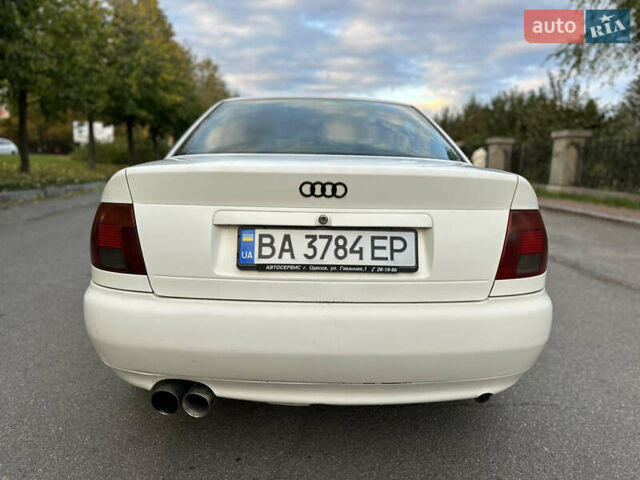 Белый Ауди А4, объемом двигателя 1.8 л и пробегом 270 тыс. км за 2700 $, фото 3 на Automoto.ua