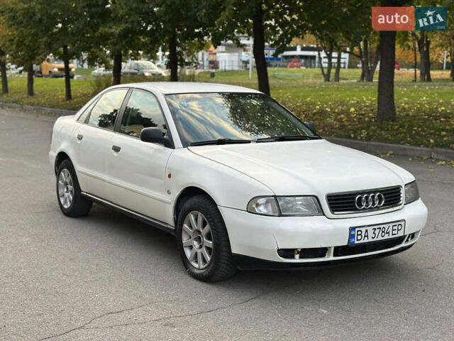 Белый Ауди А4, объемом двигателя 1.8 л и пробегом 270 тыс. км за 2700 $, фото 5 на Automoto.ua