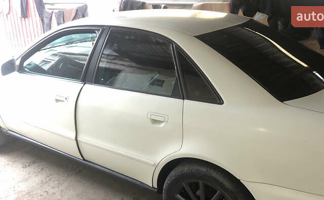 Белый Ауди А4, объемом двигателя 1.78 л и пробегом 340 тыс. км за 2700 $, фото 2 на Automoto.ua