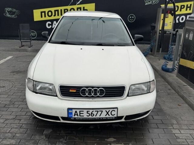 Белый Ауди А4, объемом двигателя 1.6 л и пробегом 310 тыс. км за 2000 $, фото 6 на Automoto.ua