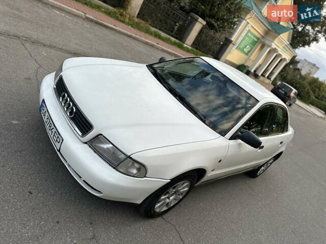 Белый Ауди А4, объемом двигателя 1.8 л и пробегом 270 тыс. км за 2700 $, фото 7 на Automoto.ua