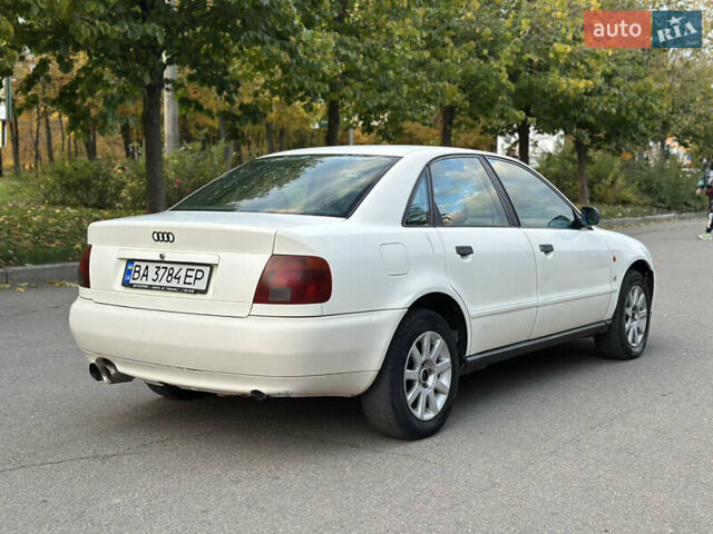 Белый Ауди А4, объемом двигателя 1.8 л и пробегом 270 тыс. км за 2700 $, фото 12 на Automoto.ua