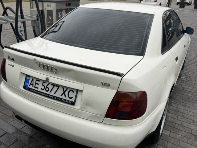 Белый Ауди А4, объемом двигателя 1.6 л и пробегом 310 тыс. км за 2000 $, фото 5 на Automoto.ua