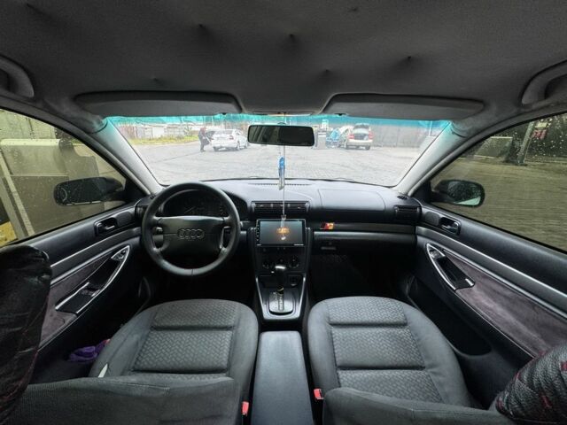 Белый Ауди А4, объемом двигателя 1.6 л и пробегом 310 тыс. км за 2000 $, фото 2 на Automoto.ua