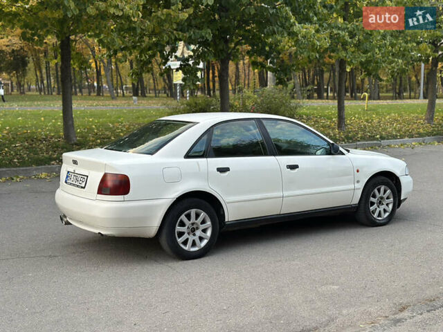 Белый Ауди А4, объемом двигателя 1.8 л и пробегом 270 тыс. км за 2700 $, фото 2 на Automoto.ua