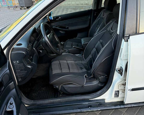 Белый Ауди А4, объемом двигателя 1.78 л и пробегом 443 тыс. км за 2800 $, фото 8 на Automoto.ua