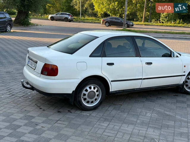 Белый Ауди А4, объемом двигателя 1.78 л и пробегом 443 тыс. км за 2800 $, фото 3 на Automoto.ua