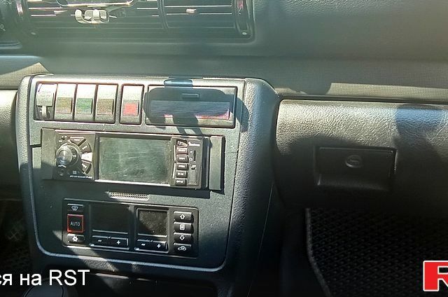 Білий Ауді А4, об'ємом двигуна 1.8 л та пробігом 275 тис. км за 2500 $, фото 4 на Automoto.ua
