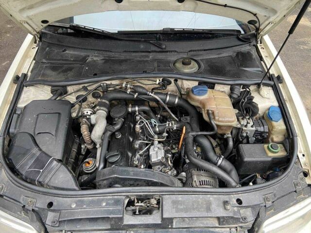 Белый Ауди А4, объемом двигателя 1.9 л и пробегом 280 тыс. км за 3200 $, фото 1 на Automoto.ua