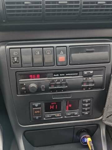 Білий Ауді А4, об'ємом двигуна 1.78 л та пробігом 270 тис. км за 3000 $, фото 4 на Automoto.ua