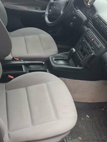 Білий Ауді А4, об'ємом двигуна 1.78 л та пробігом 270 тис. км за 3000 $, фото 2 на Automoto.ua