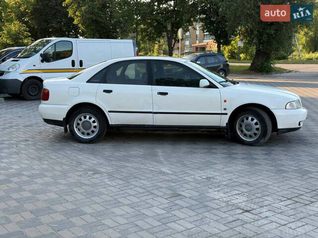Белый Ауди А4, объемом двигателя 1.78 л и пробегом 443 тыс. км за 2800 $, фото 7 на Automoto.ua