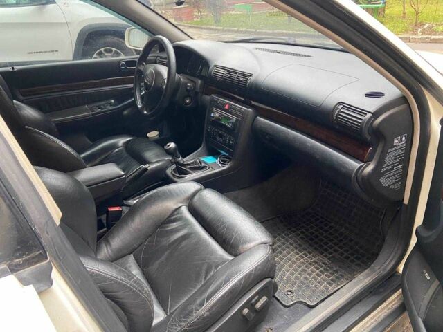 Белый Ауди А4, объемом двигателя 1.9 л и пробегом 280 тыс. км за 3200 $, фото 4 на Automoto.ua