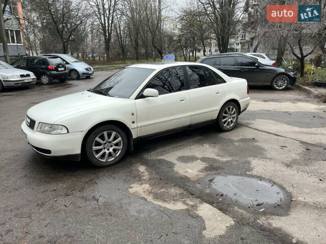 Белый Ауди А4, объемом двигателя 1.78 л и пробегом 320 тыс. км за 2100 $, фото 2 на Automoto.ua
