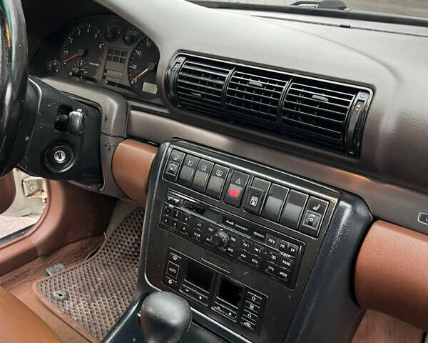 Белый Ауди А4, объемом двигателя 1.78 л и пробегом 320 тыс. км за 2100 $, фото 15 на Automoto.ua