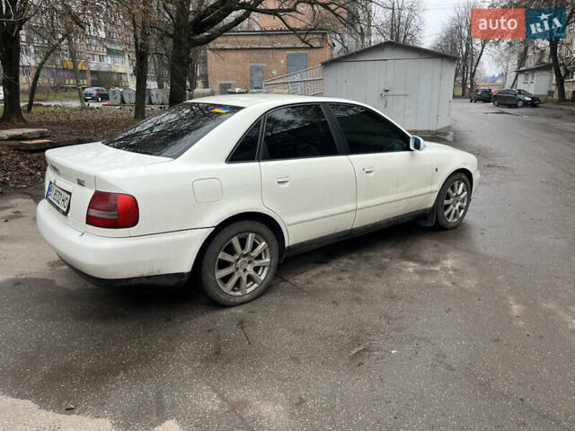 Белый Ауди А4, объемом двигателя 1.78 л и пробегом 320 тыс. км за 2100 $, фото 6 на Automoto.ua