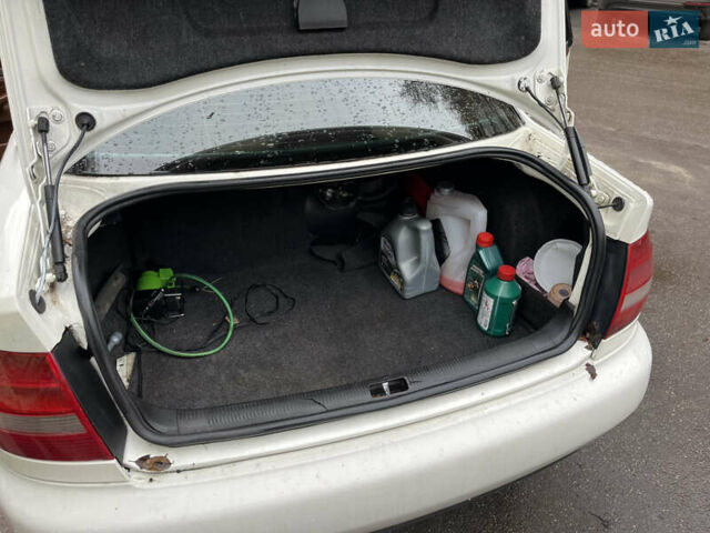 Белый Ауди А4, объемом двигателя 1.78 л и пробегом 320 тыс. км за 2100 $, фото 13 на Automoto.ua