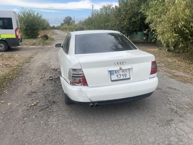 Білий Ауді А4, об'ємом двигуна 1.8 л та пробігом 50 тис. км за 4000 $, фото 2 на Automoto.ua