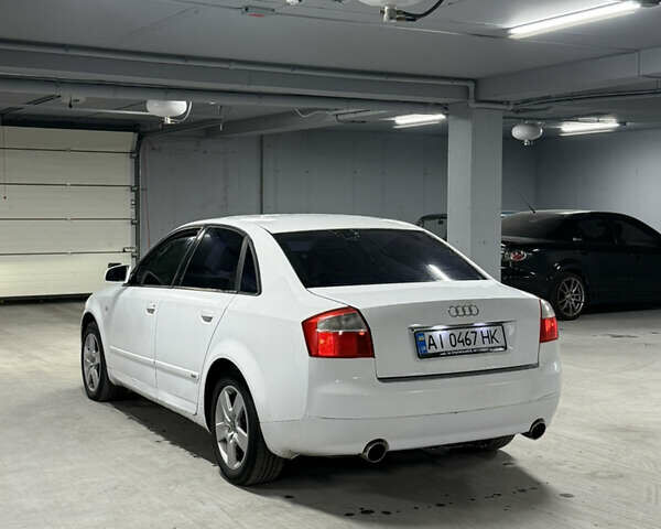 Белый Ауди А4, объемом двигателя 2.4 л и пробегом 200 тыс. км за 3500 $, фото 1 на Automoto.ua
