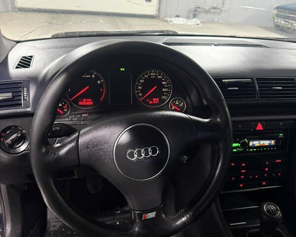 Белый Ауди А4, объемом двигателя 2.4 л и пробегом 200 тыс. км за 3500 $, фото 4 на Automoto.ua