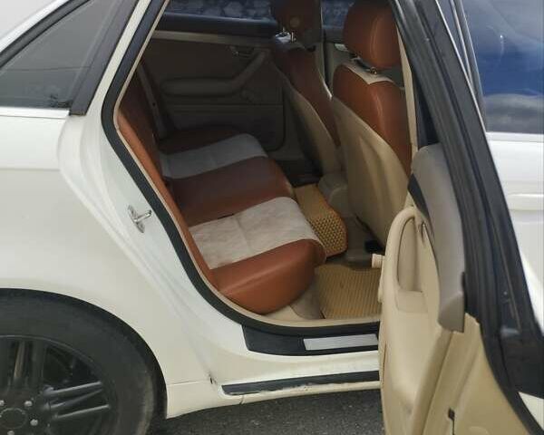 Белый Ауди А4, объемом двигателя 1.6 л и пробегом 341 тыс. км за 4300 $, фото 10 на Automoto.ua