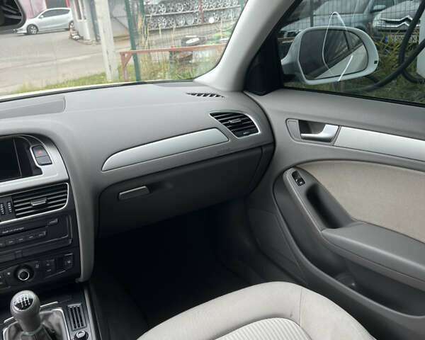 Ауди А4 2008 в Хмельницком на Automoto.ua Белый Ауди А4, объемом двигателя 1.97 л и пробегом 244 тыс. км за 8500 $, фото 16 на Automoto.ua