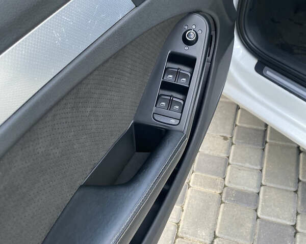 Белый Ауди А4, объемом двигателя 1.8 л и пробегом 264 тыс. км за 8500 $, фото 6 на Automoto.ua