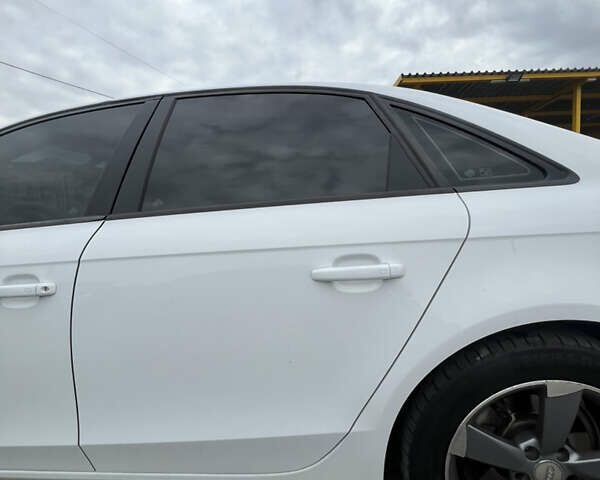 Ауди А4 2008 в Хмельницком на Automoto.ua Белый Ауди А4, объемом двигателя 1.97 л и пробегом 244 тыс. км за 8500 $, фото 5 на Automoto.ua