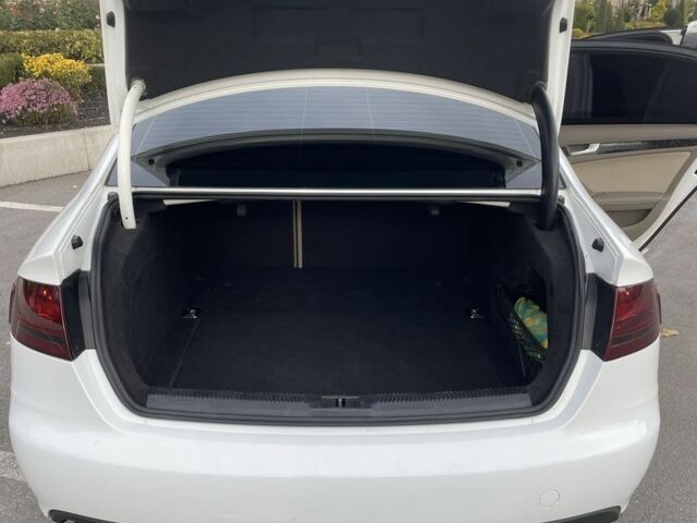 Белый Ауди А4, объемом двигателя 2 л и пробегом 298 тыс. км за 9900 $, фото 13 на Automoto.ua