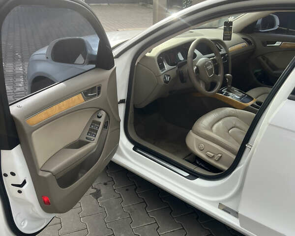 Білий Ауді А4, об'ємом двигуна 2 л та пробігом 280 тис. км за 8200 $, фото 13 на Automoto.ua