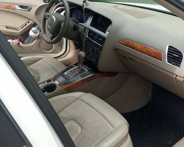 Белый Ауди А4, объемом двигателя 1.8 л и пробегом 238 тыс. км за 9700 $, фото 7 на Automoto.ua