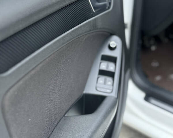 Белый Ауди А4, объемом двигателя 1.8 л и пробегом 152 тыс. км за 8300 $, фото 8 на Automoto.ua