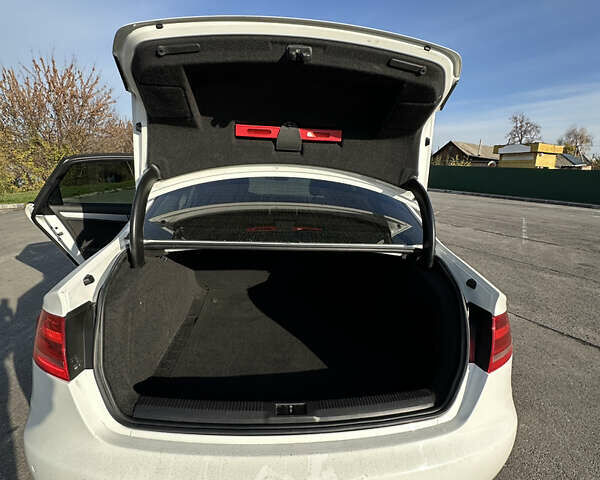 Ауди А4 2008 в Александрие на Automoto.ua Белый Ауди А4, объемом двигателя 1.8 л и пробегом 339 тыс. км за 7950 $, фото 15 на Automoto.ua