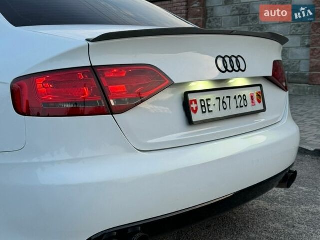 Білий Ауді А4, об'ємом двигуна 1.8 л та пробігом 231 тис. км за 8888 $, фото 14 на Automoto.ua