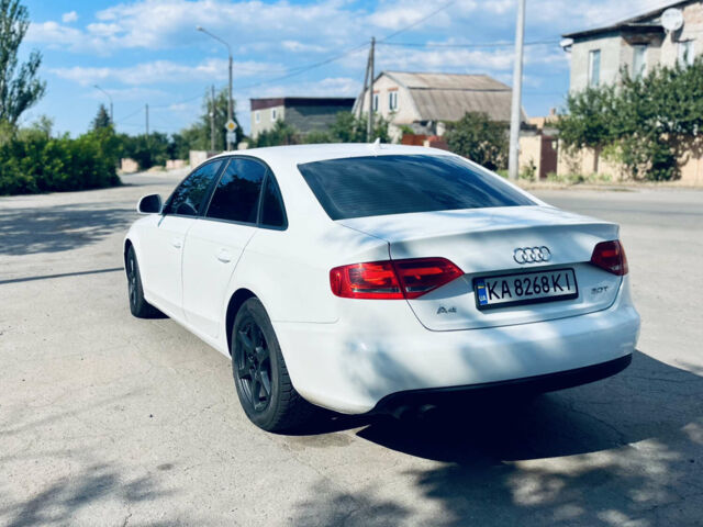 Білий Ауді А4, об'ємом двигуна 2 л та пробігом 271 тис. км за 8600 $, фото 3 на Automoto.ua
