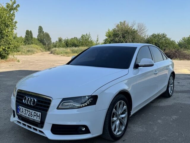 Белый Ауди А4, объемом двигателя 2 л и пробегом 304 тыс. км за 8500 $, фото 1 на Automoto.ua