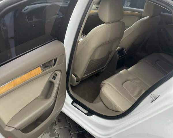 Білий Ауді А4, об'ємом двигуна 2 л та пробігом 280 тис. км за 8200 $, фото 11 на Automoto.ua