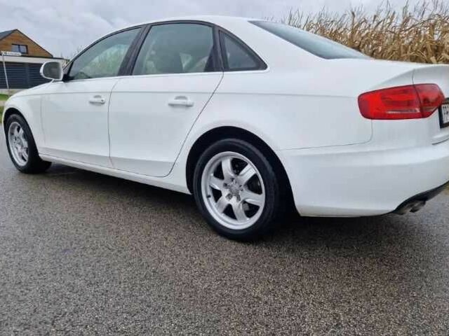 Белый Ауди А4, объемом двигателя 2 л и пробегом 310 тыс. км за 2200 $, фото 3 на Automoto.ua