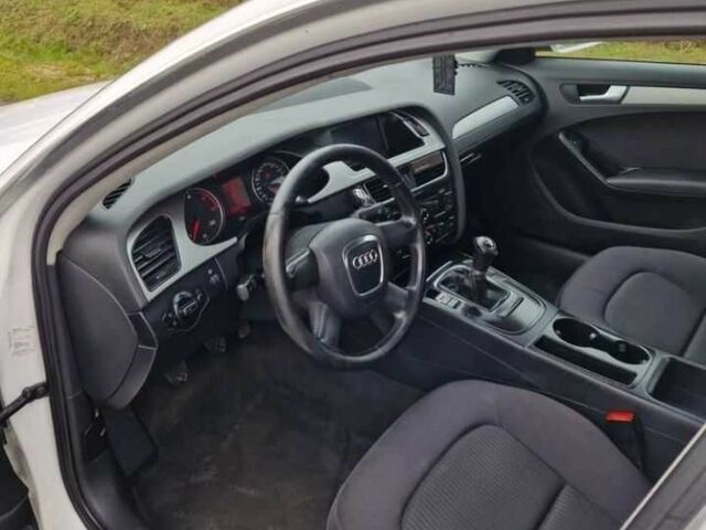 Белый Ауди А4, объемом двигателя 2 л и пробегом 310 тыс. км за 2200 $, фото 5 на Automoto.ua