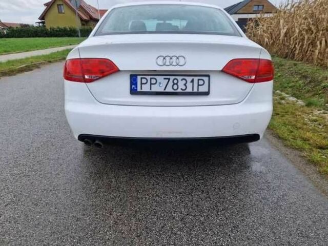 Белый Ауди А4, объемом двигателя 2 л и пробегом 310 тыс. км за 2200 $, фото 4 на Automoto.ua