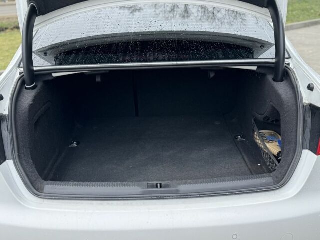 Белый Ауди А4, объемом двигателя 1.8 л и пробегом 152 тыс. км за 8300 $, фото 1 на Automoto.ua