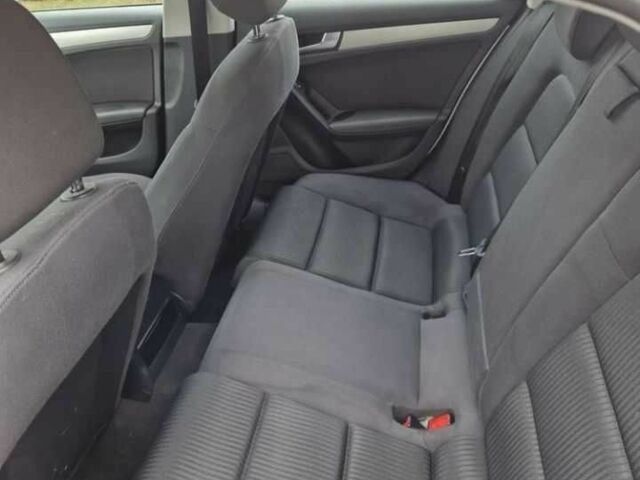 Белый Ауди А4, объемом двигателя 2 л и пробегом 310 тыс. км за 2200 $, фото 6 на Automoto.ua