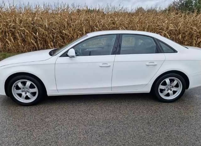 Белый Ауди А4, объемом двигателя 2 л и пробегом 310 тыс. км за 2200 $, фото 2 на Automoto.ua