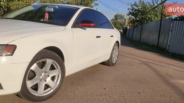 Белый Ауди А4, объемом двигателя 2 л и пробегом 250 тыс. км за 8350 $, фото 2 на Automoto.ua