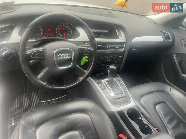 Ауді А4 2010 у Києві на Automoto.ua Білий Ауді А4, об'ємом двигуна 1.98 л та пробігом 253 тис. км за 10300 $, фото 12 на Automoto.ua